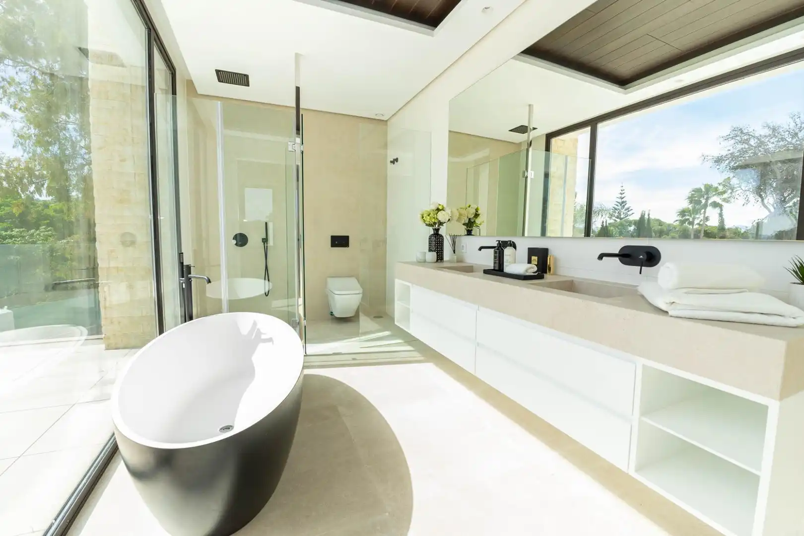 Baño de Casa o chalet en venta en Marbella con Aire acondicionado, Jardín privado y Terraza