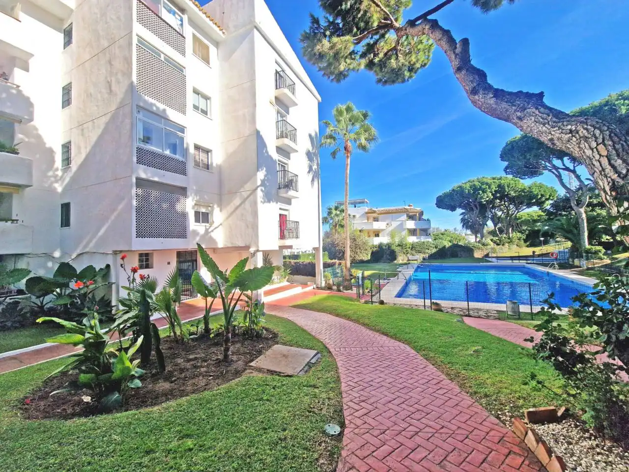 Piso con piscina en venta en Avenida España de Calahonda, imagen 28