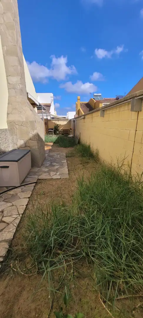 Jardí de Casa adosada en venda en Los Barrios amb Aire condicionat, Jardí privat i Terrassa