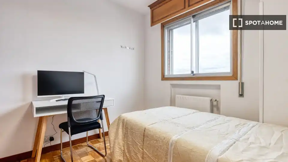 Bedroom of Flat for share in Madrid  with Air Conditioner, Terrace and Furnished