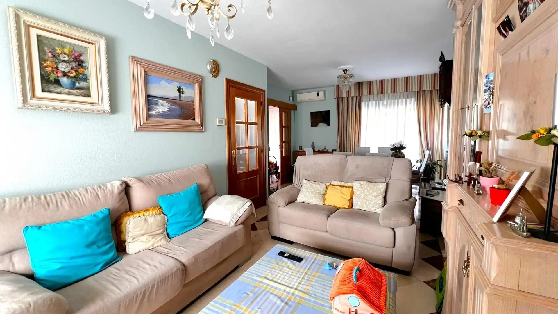 Sala de estar de Casa adosada en venta en Rivas-Vaciamadrid con Aire acondicionado, Calefacción y Jardín privado