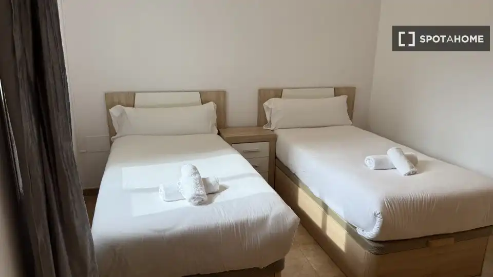 Dormitori de Apartament per a compartir en Málaga amb Aire condicionat, Terrassa i Moblat