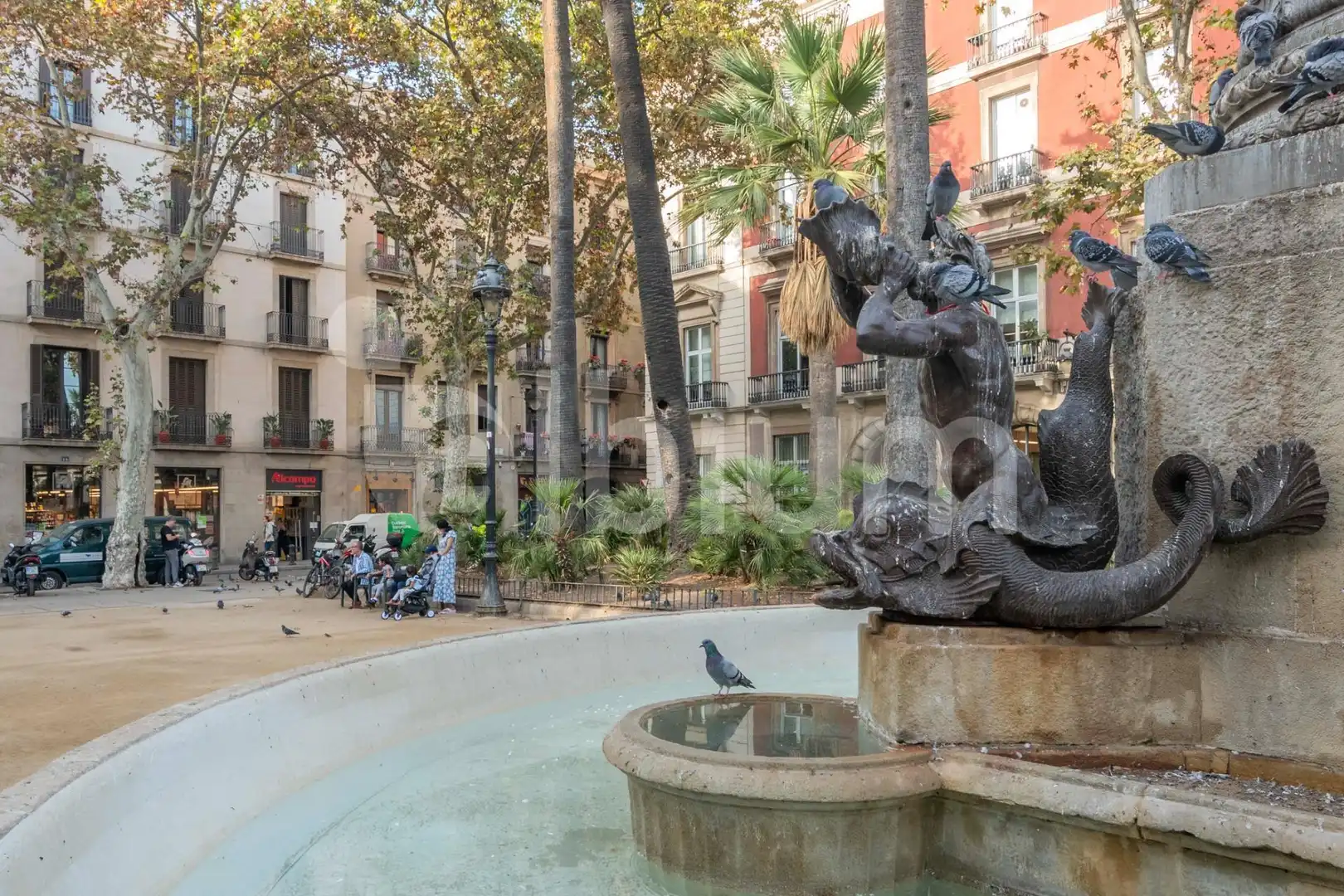 Vista exterior de Edifici en venda en Barcelona