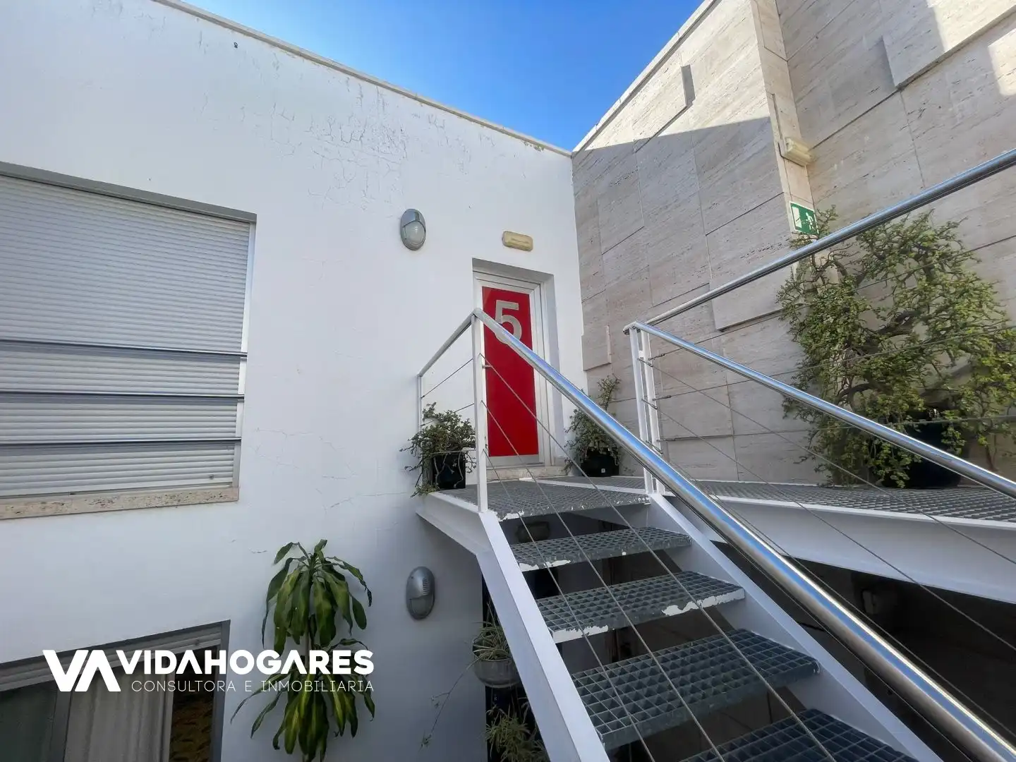 Vista exterior de Edificio en venta en Rota