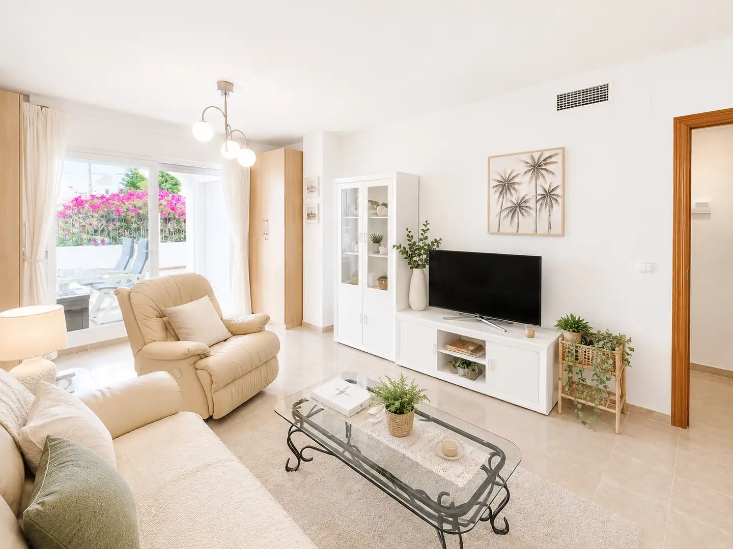 Sala de estar de Piso en venta en Benalmádena con Aire acondicionado, Terraza y Trastero