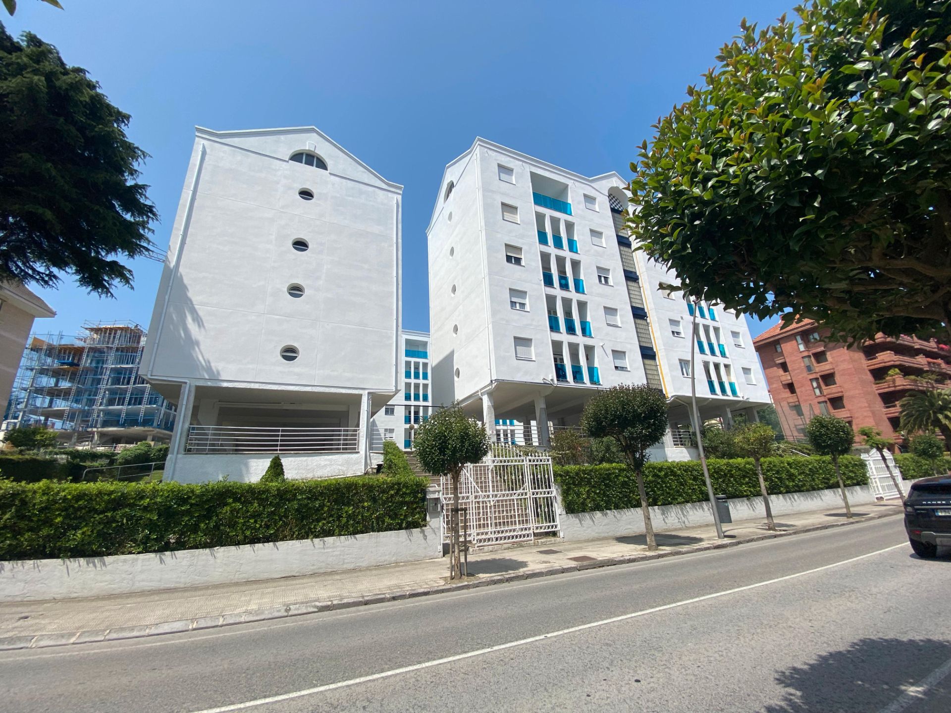 Vista exterior de Dúplex en venda en Castro-Urdiales amb Calefacció, Parquet i Rentadora