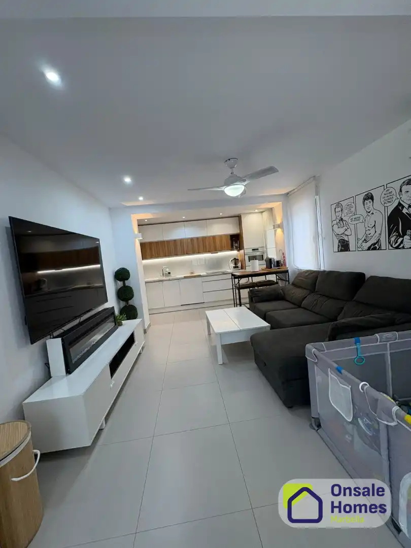 Living room of Flat for sale in Marbella  with Air Conditioner, Terrace and Furnished