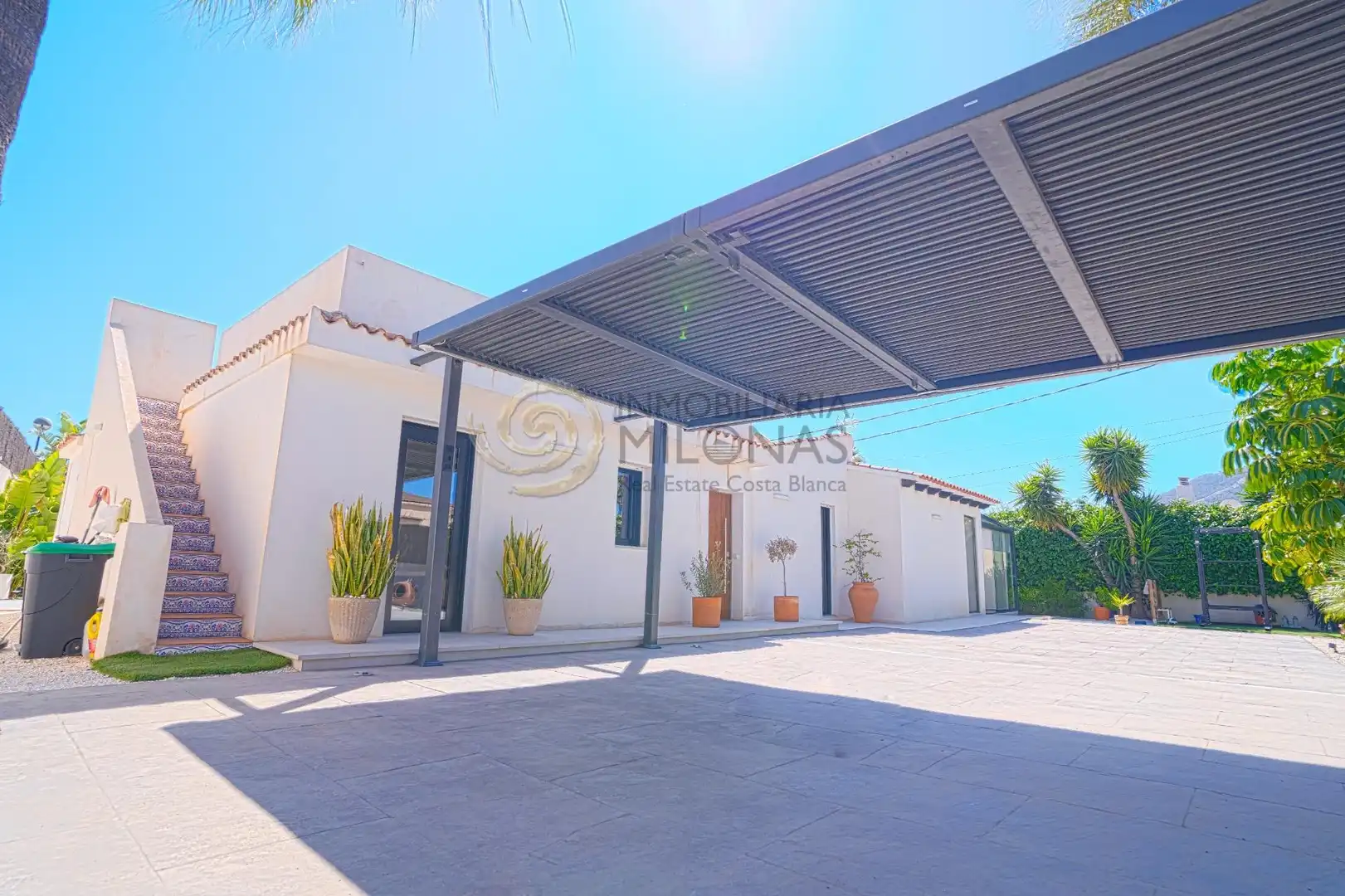 Vista exterior de Casa o chalet en venta en L'Alfàs del Pi con Aire acondicionado, Jardín privado y Terraza