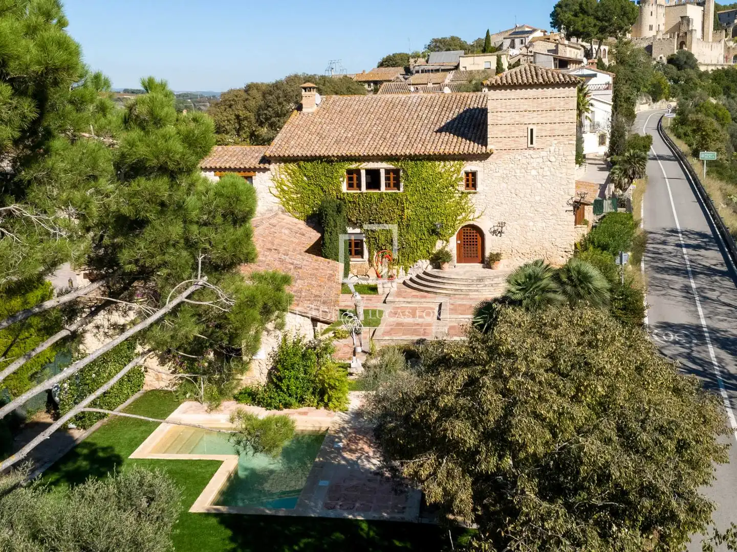Vista exterior de Finca rústica en venda en Castellet i la Gornal amb Jardí privat, Parquet i Terrassa