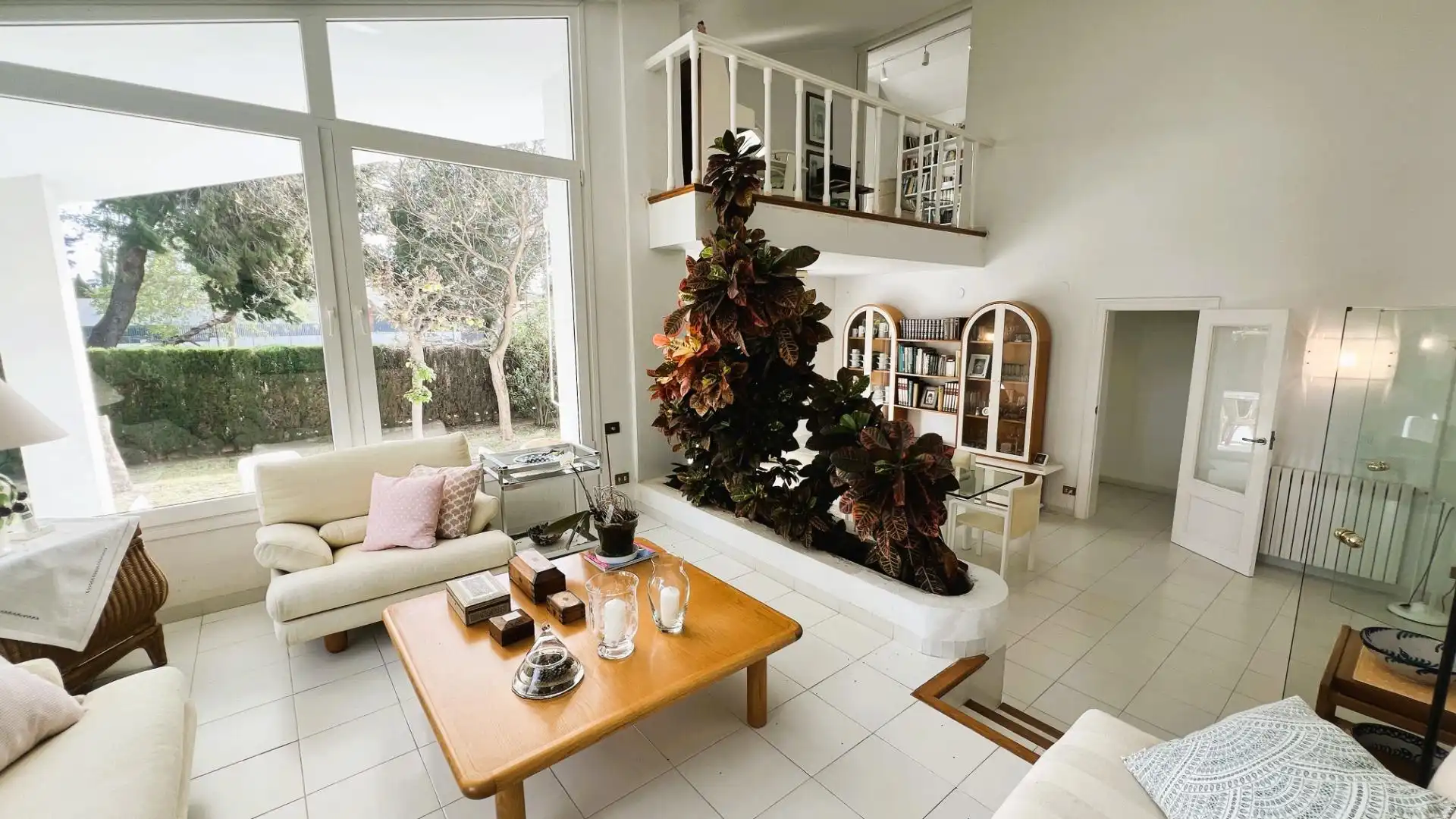 Sala d'estar de Casa o xalet en venda en Castellón de la Plana / Castelló de la Plana amb Aire condicionat, Jardí privat i Terrassa