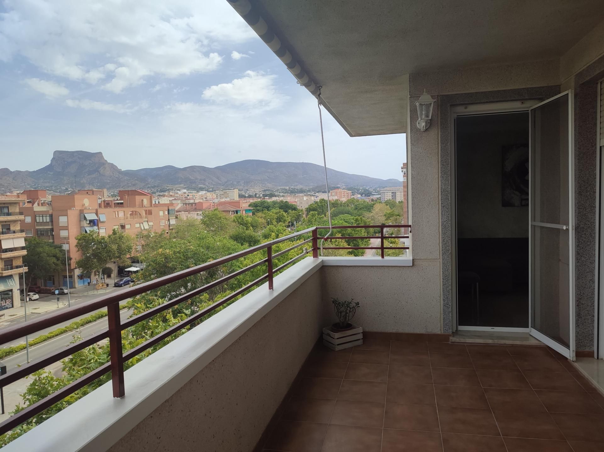 Vista exterior de Piso de alquiler en Elda con Aire acondicionado, Terraza y Trastero