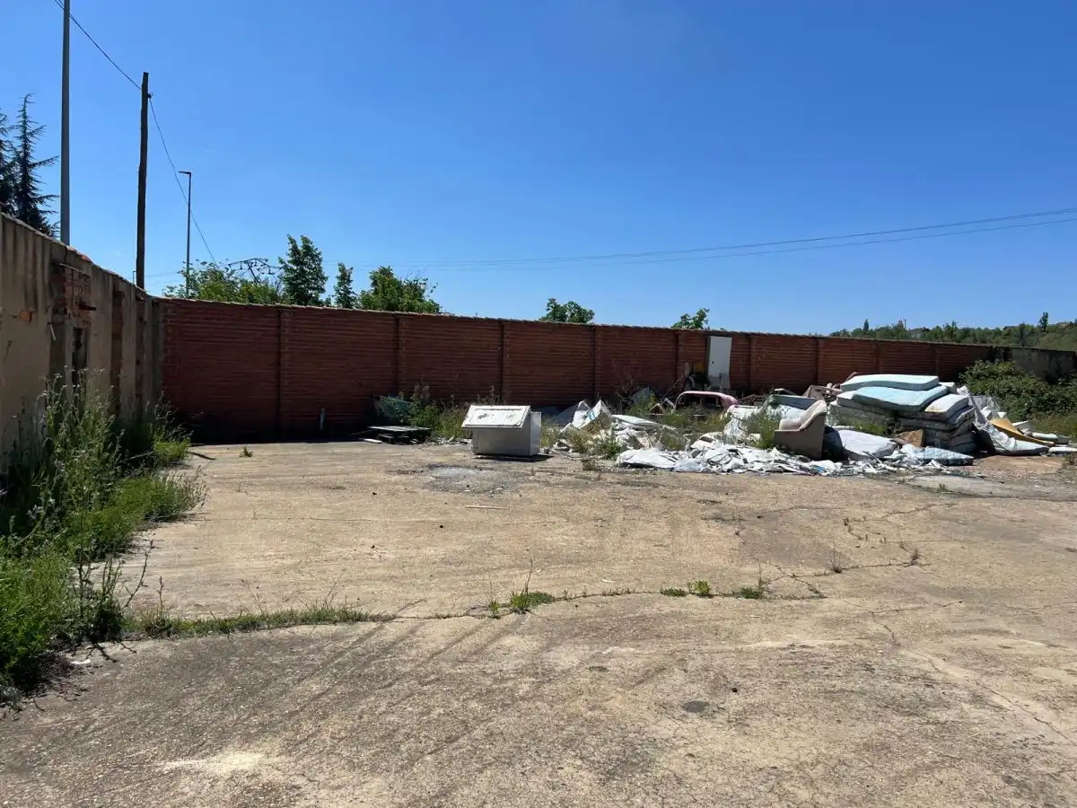 Nave industrial en venta en AV AGUSTINOS DE LEON 17, imagen 2