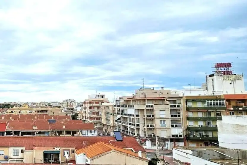 Vista exterior de Àtic en venda en Torrevieja amb Aire condicionat, Calefacció i Moblat