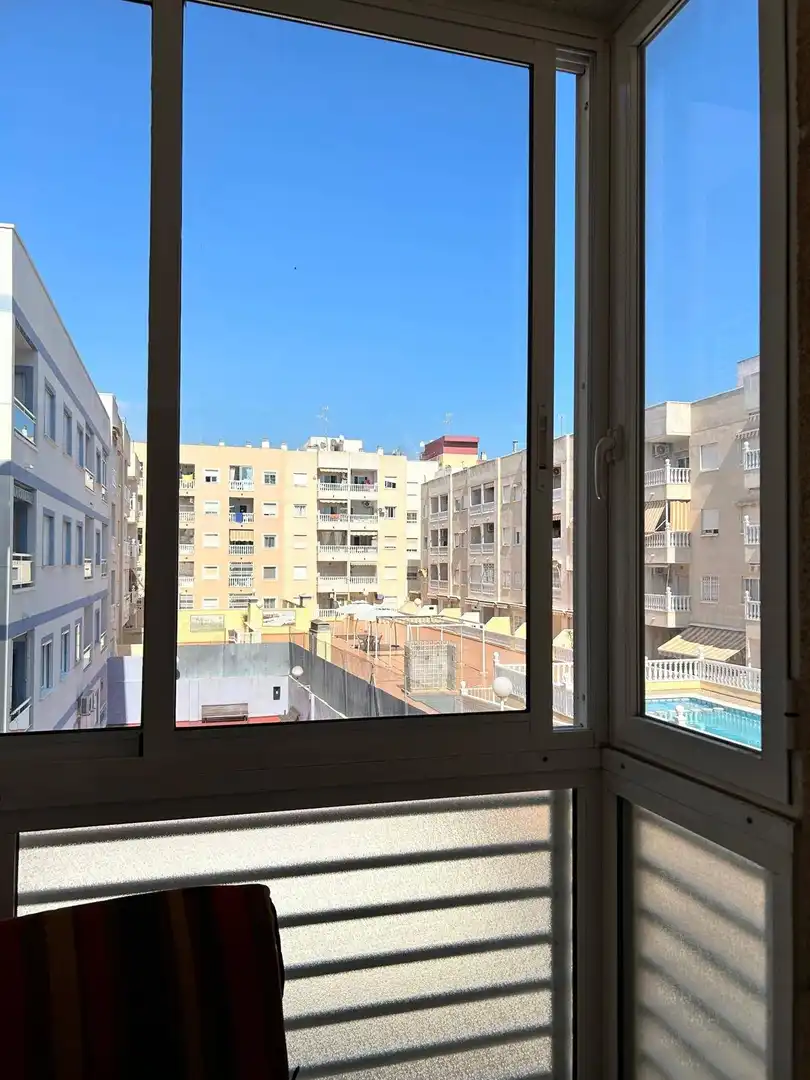 Außenansicht von Wohnung zum Verkauf in Torrevieja mit Klimaanlage, Heizung und Privatgarten