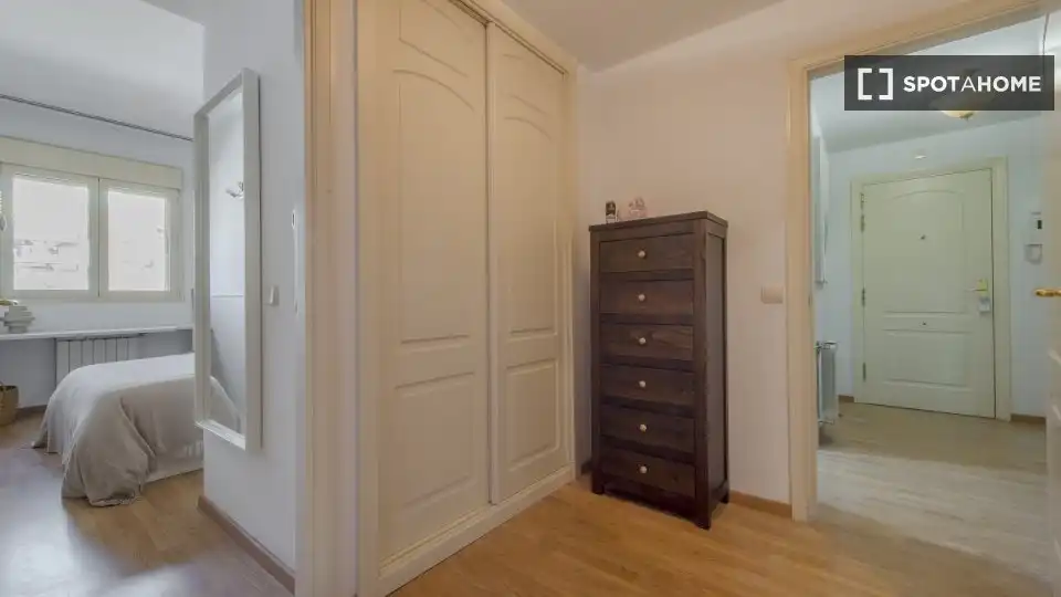 Bedroom of Flat for rent in Madrid  with Air Conditioner, Heating and Furnished