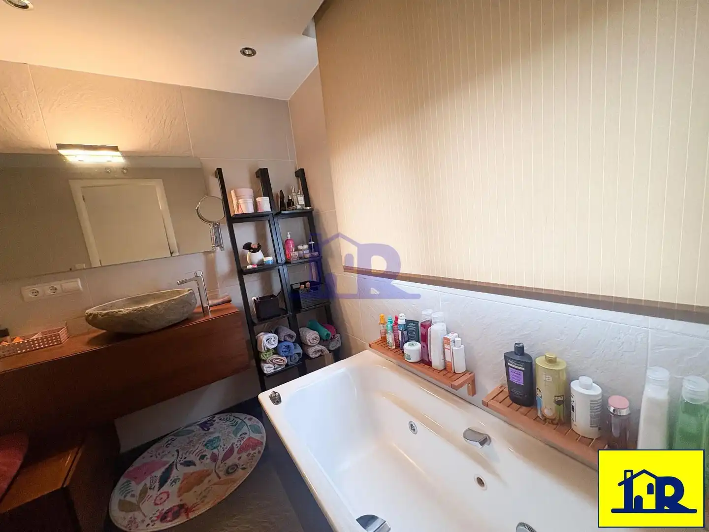 Bathroom of Detached homes for sale in Cuenca  with Air Conditioner, Heating and Swimming Pool