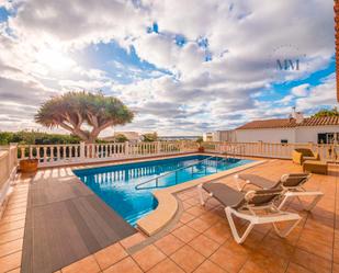 Vista exterior de Casa o xalet en venda en Maó amb Aire condicionat, Jardí privat i Terrassa