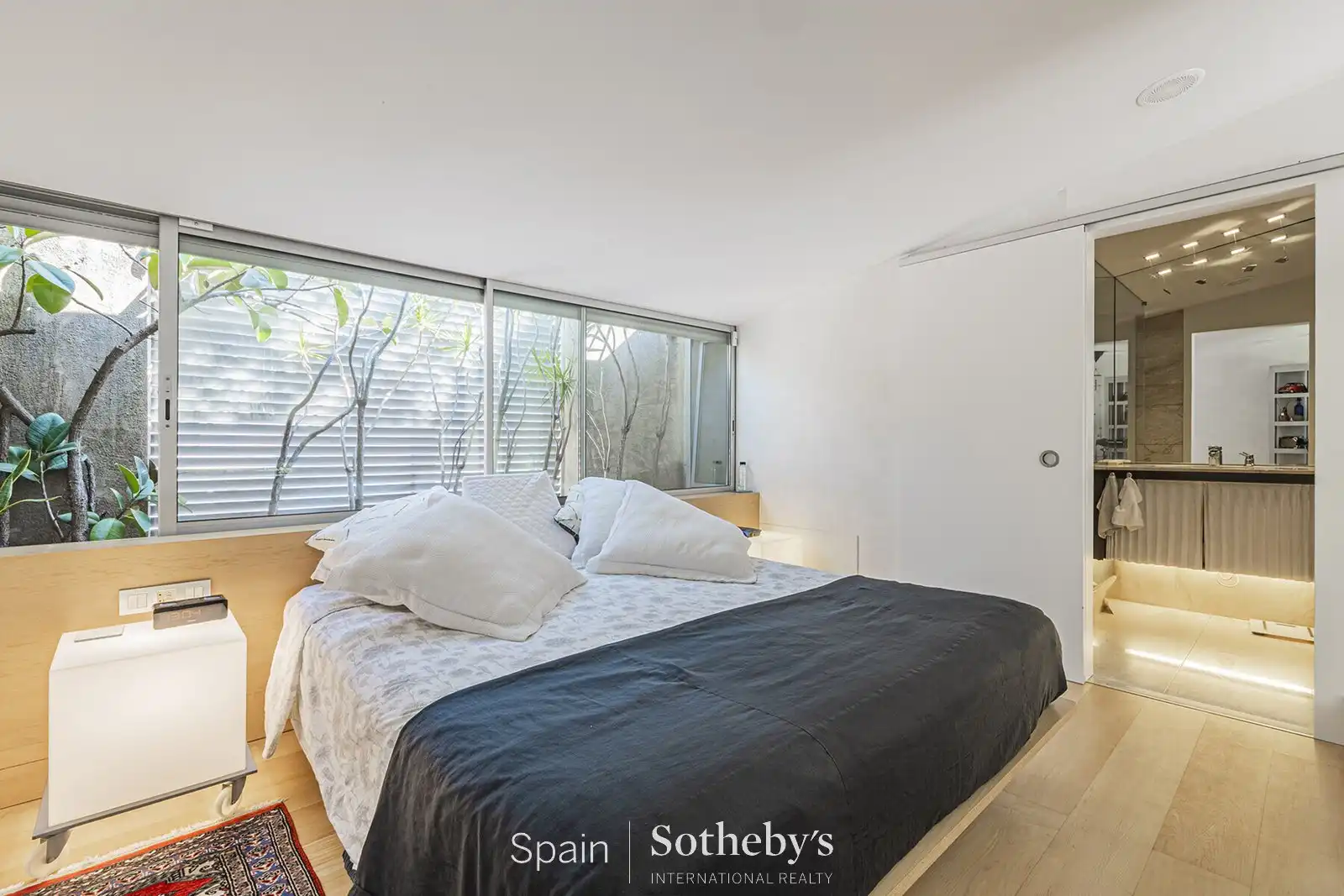Dormitori de Casa o xalet en venda en Barcelona amb Aire condicionat, Jardí privat i Terrassa
