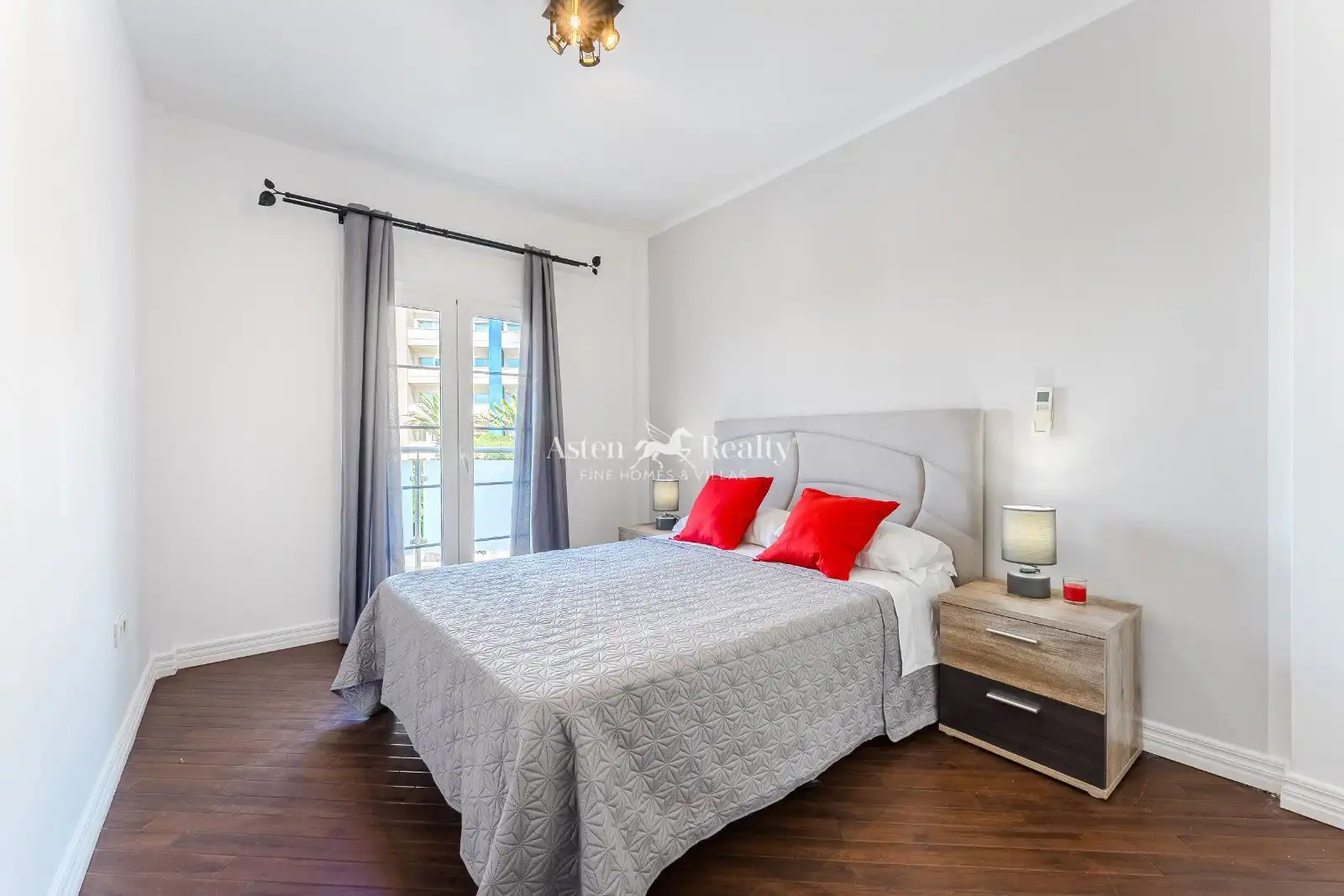 Schlafzimmer von Dachboden zum Verkauf in Adeje mit Klimaanlage, Terrasse und Schwimmbad