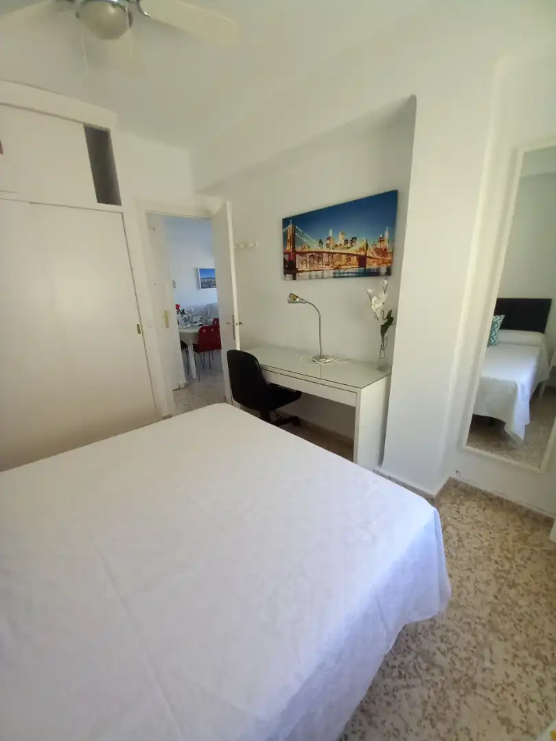 Habitación de Piso de alquiler en Málaga con Aire acondicionado, Amueblado y Horno