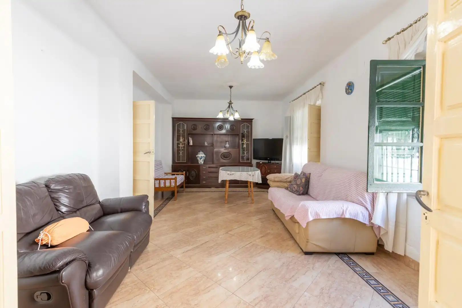 Sala d'estar de Casa o xalet en venda en Granada amb Aire condicionat, Jardí privat i Terrassa