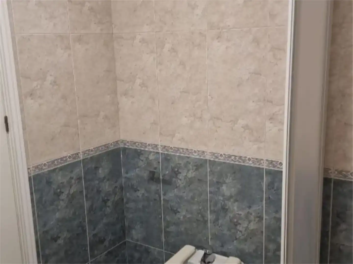 Badezimmer von Wohnung zur Miete in Carboneras de Guadazaón mit Parkett, Abstellraum und Möbliert