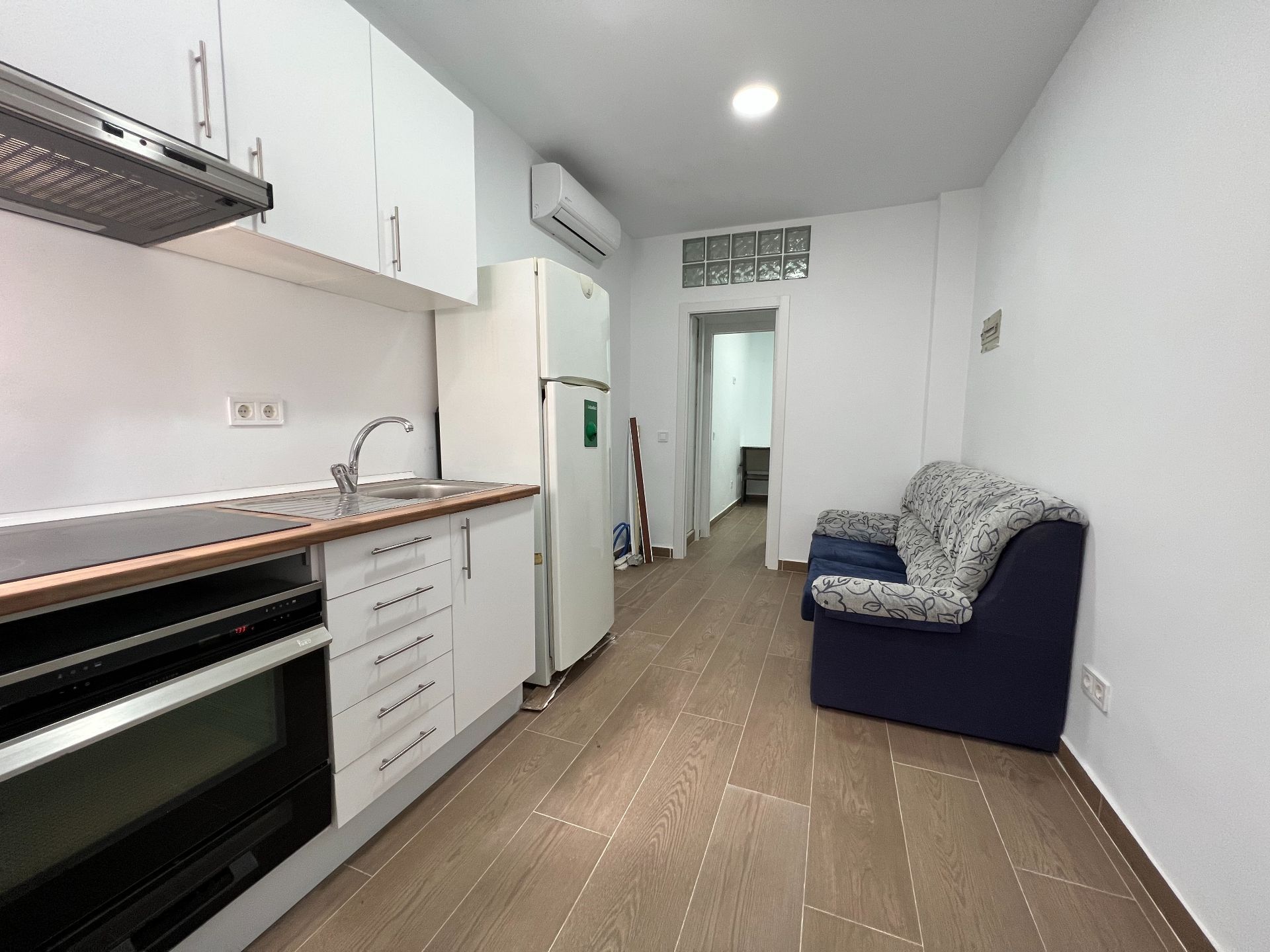 Kitchen of Premises for sale in Getafe  with Air Conditioner