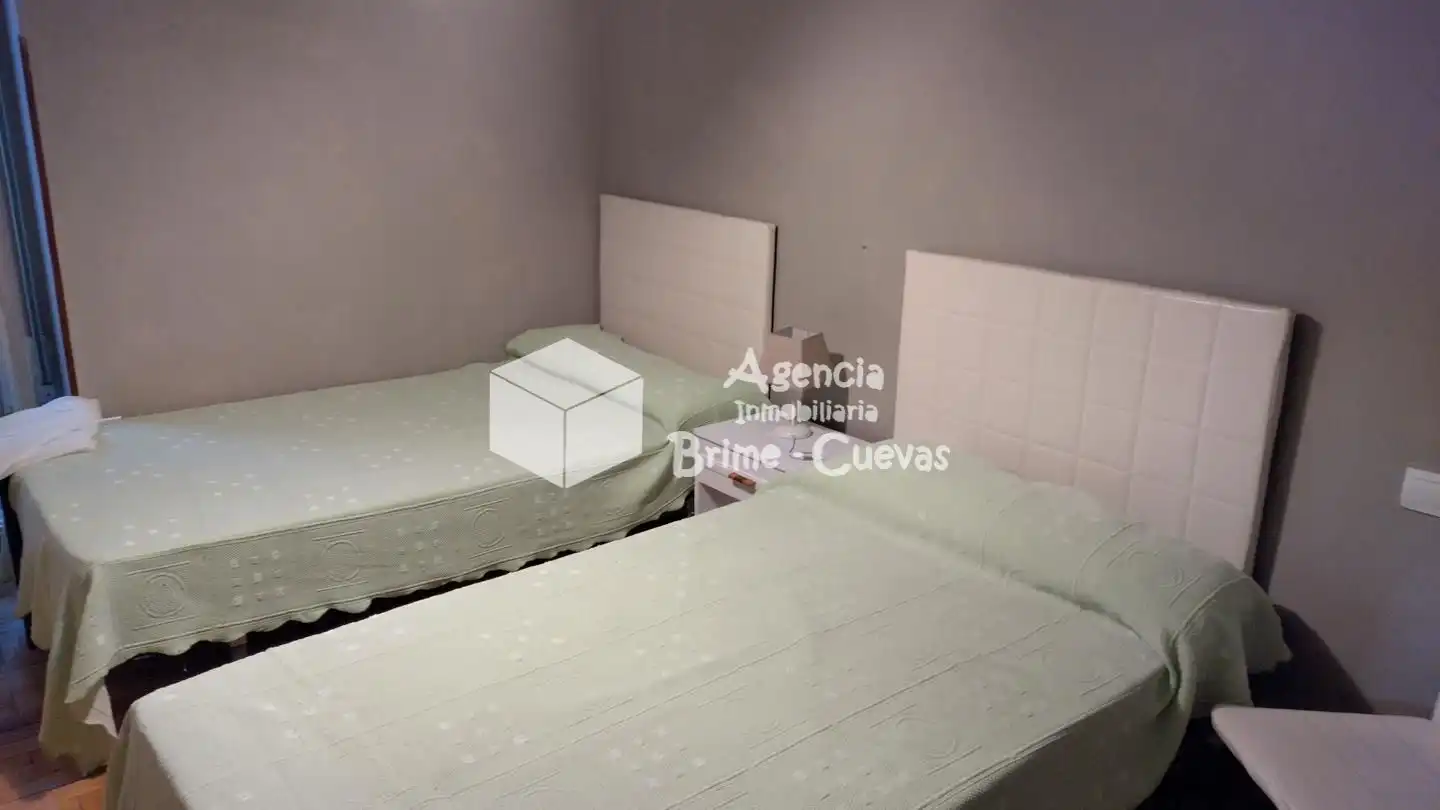 Habitación de Piso de alquiler en Oviedo  con Calefacción