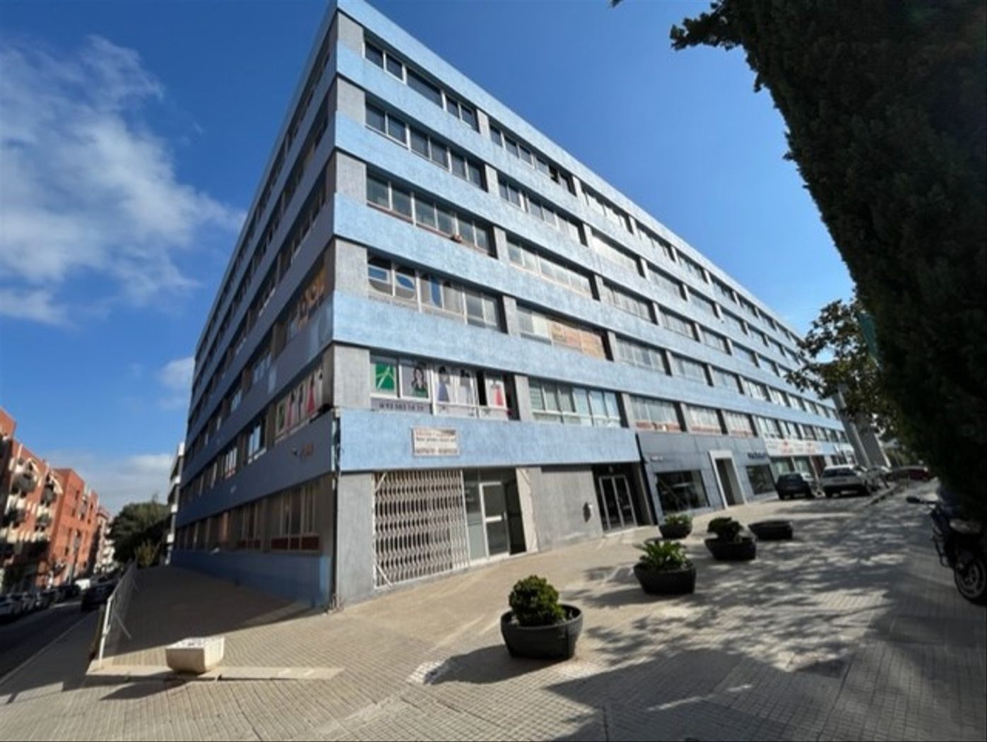 Vista exterior de Oficina en venda en Sant Cugat del Vallès amb Traster
