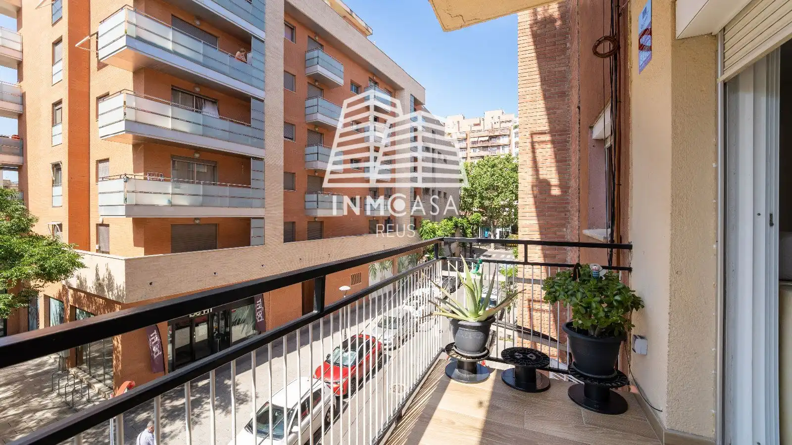 Vista exterior de Pis en venda en Reus amb Aire condicionat i Terrassa