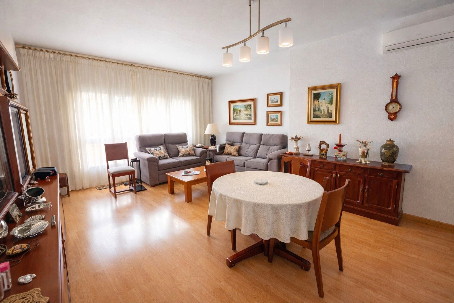 Living room of Flat for sale in Badalona  with Air Conditioner, Heating and Parquet flooring