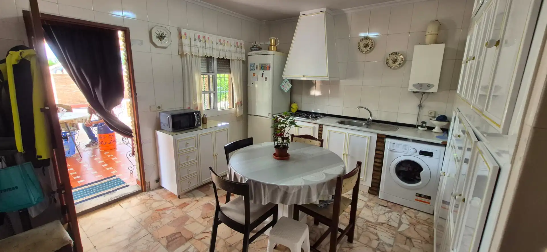 Cocina de Casa o chalet en venta en Carmona con Aire acondicionado, Calefacción y Jardín privado