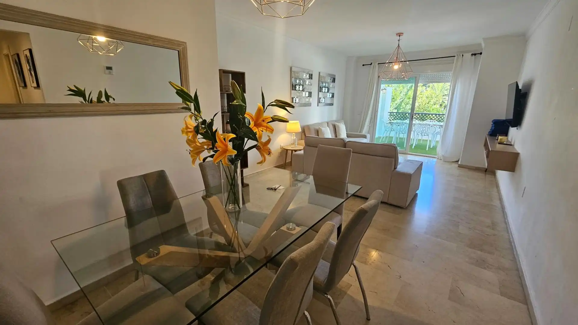 Esszimmer von Wohnungen zur Miete in Marbella mit Klimaanlage, Terrasse und Möbliert