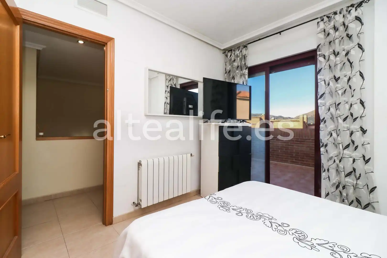 Habitación de Casa adosada en venta en La Nucia con Calefacción, Terraza y Piscina comunitaria