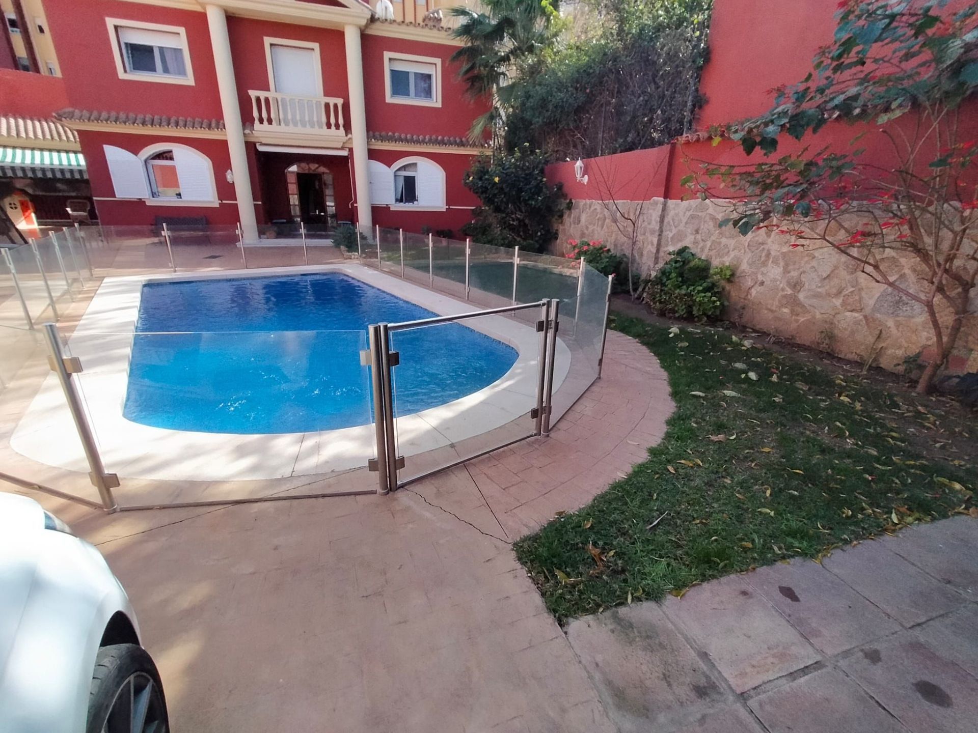 Piscina de Casa o xalet en venda en La Línea de la Concepción amb Aire condicionat, Jardí privat i Traster
