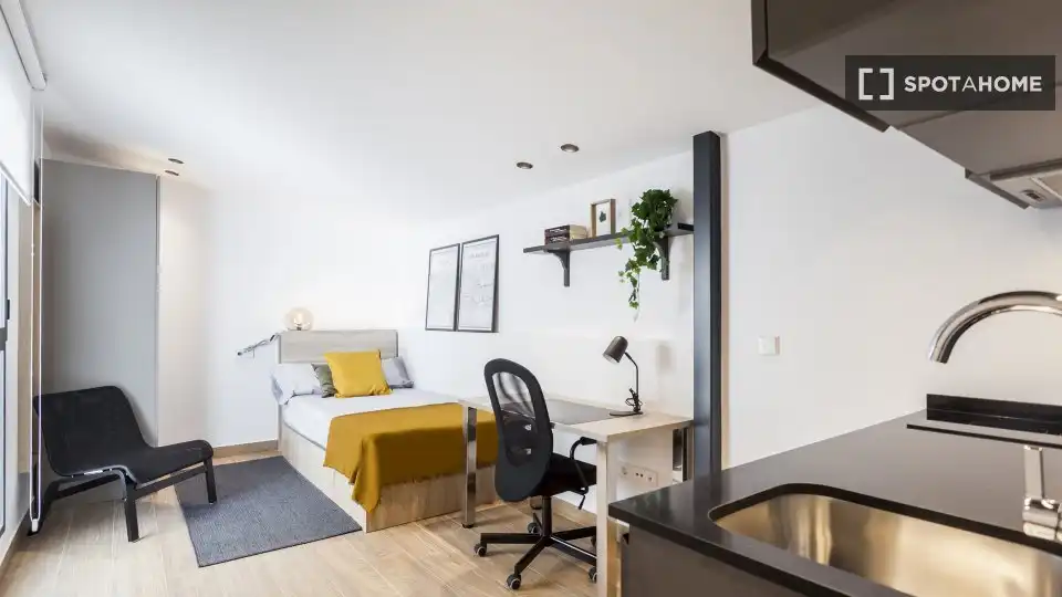 Habitación de Piso de alquiler en Valencia con Aire acondicionado, Calefacción y Amueblado