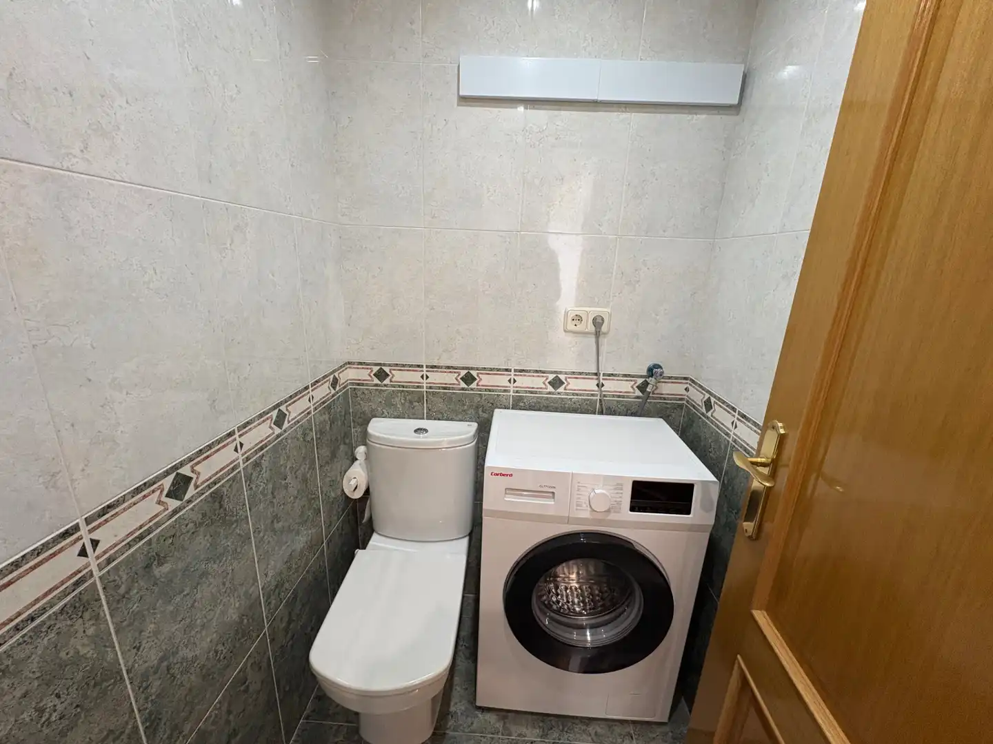 Badezimmer von Wohnung zur Miete in Ferrol mit Heizung, Abstellraum und Möbliert
