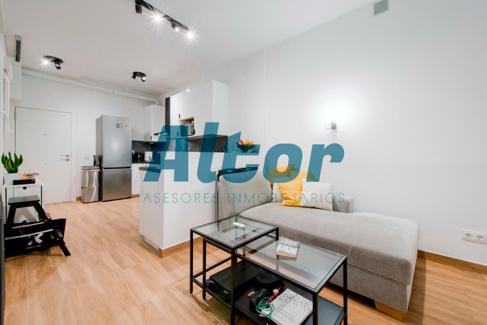 Living room of Flat for sale in  Madrid Capital  with Heating and Furnished