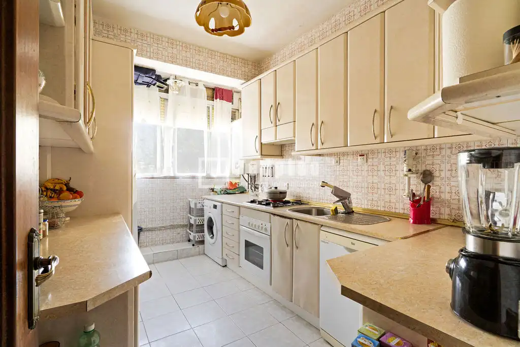 Cocina de Piso en venta en Madrid con Calefacción