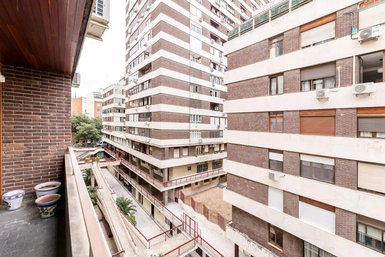 Vista exterior de Piso en venta en Madrid con Calefacción