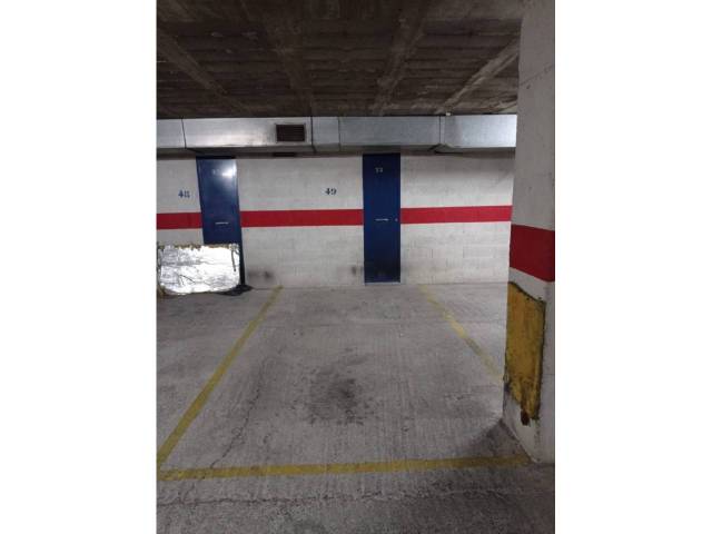 Garaje en Alquiler en Carrer Cristòfol de Boleda en Joc de la Bola - Camps d'Esports