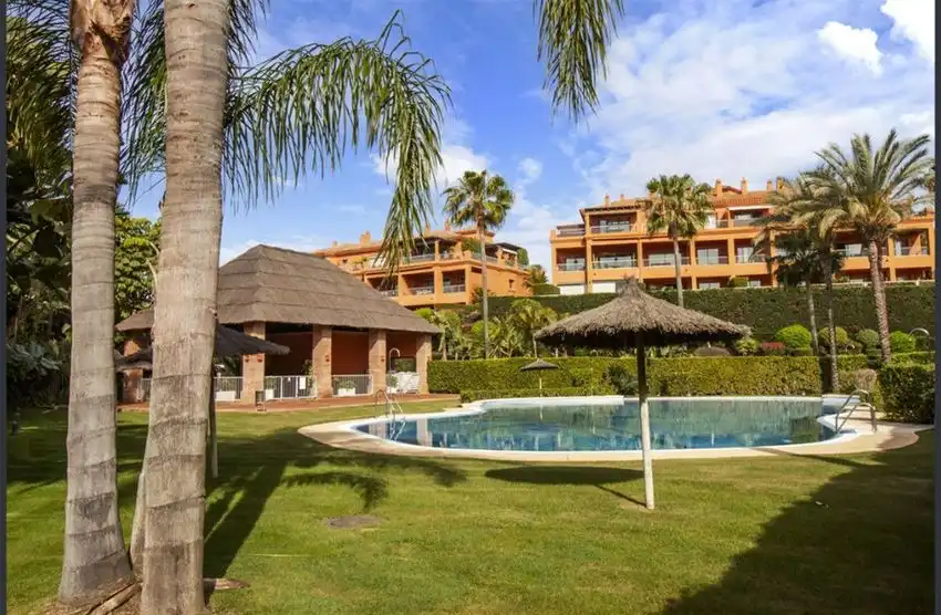 Flat with terrace for sale in Calle Pico Alcazaba 21, imagen 2
