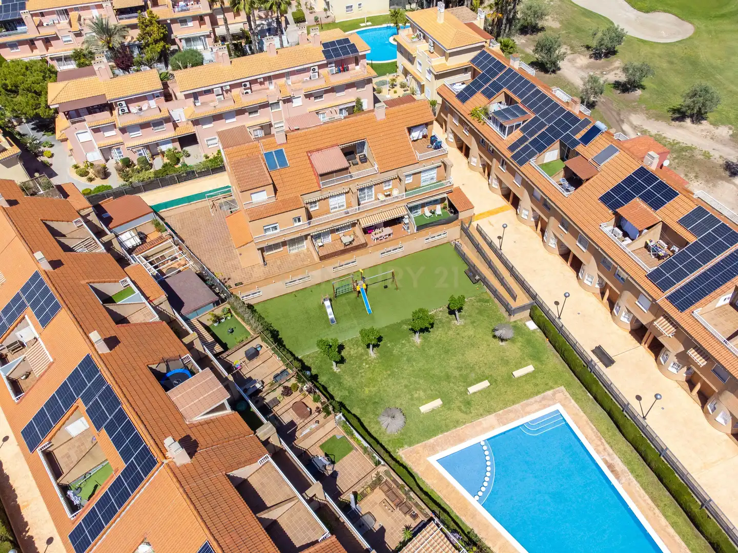 Piscina de Casa adosada en venta en Alicante / Alacant con Aire acondicionado, Balcón y Piscina comunitaria