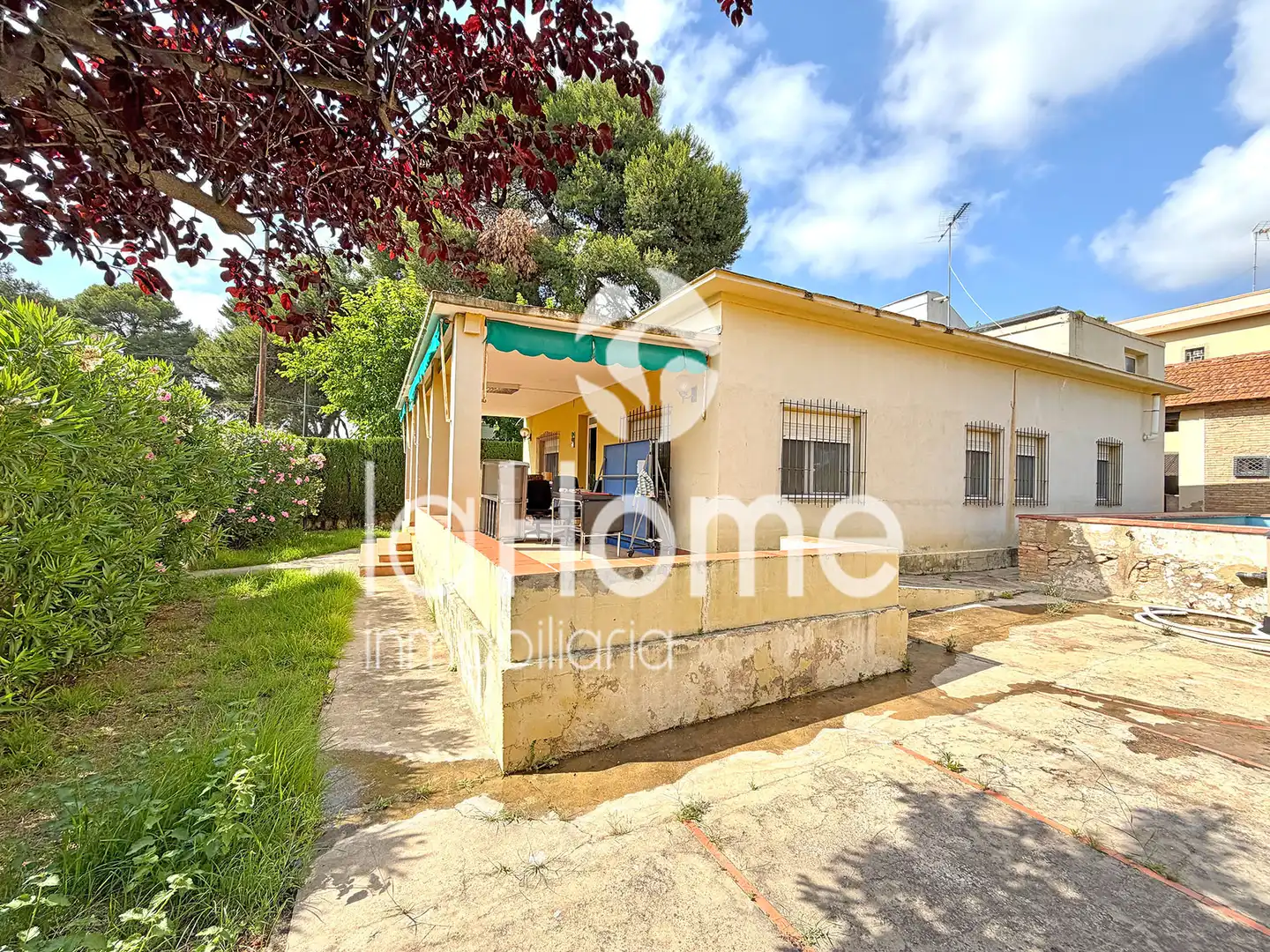 Außenansicht von Haus oder Chalet zum Verkauf in Paterna mit Klimaanlage, Privatgarten und Terrasse