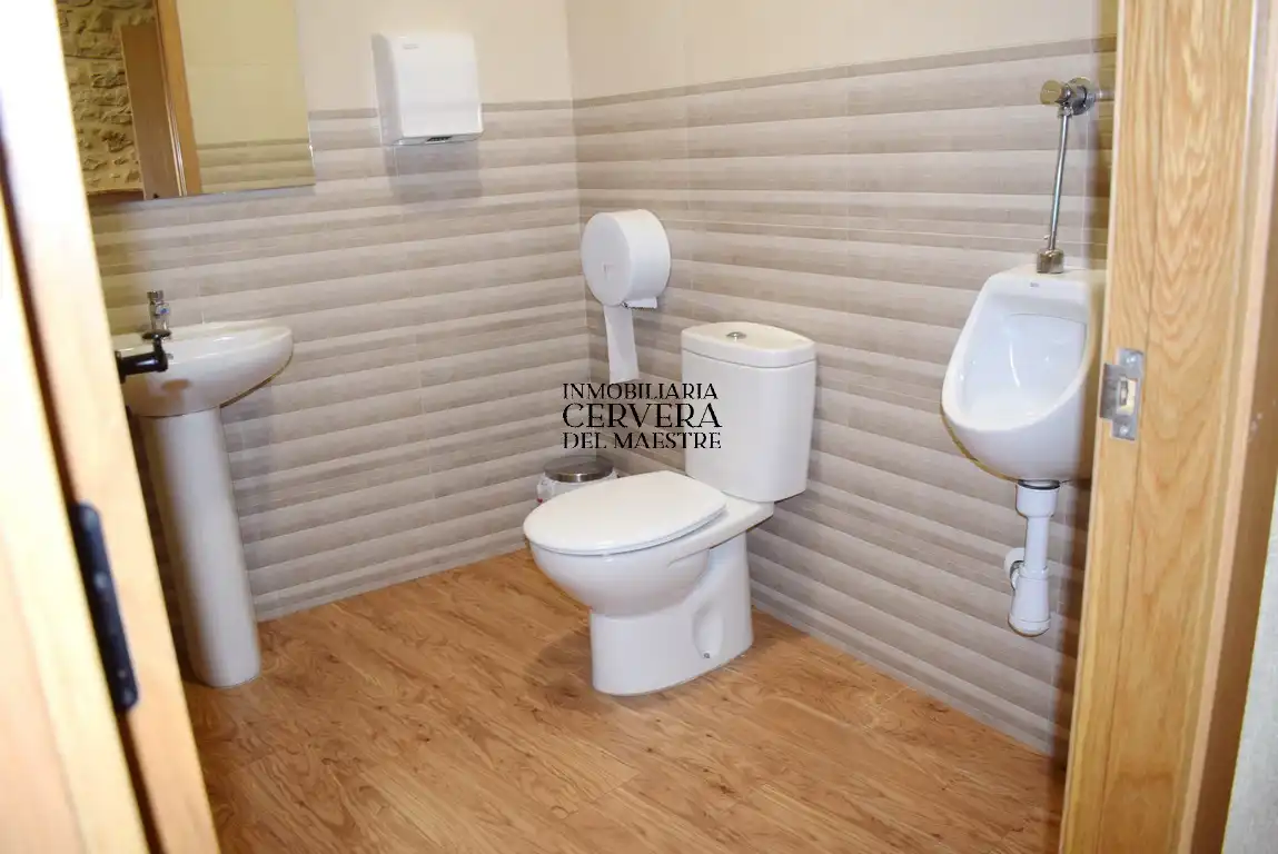 Baño de Local en venta en Cervera del Maestre