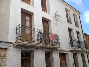 Casa con balcone in vendita a Calle Campo 55