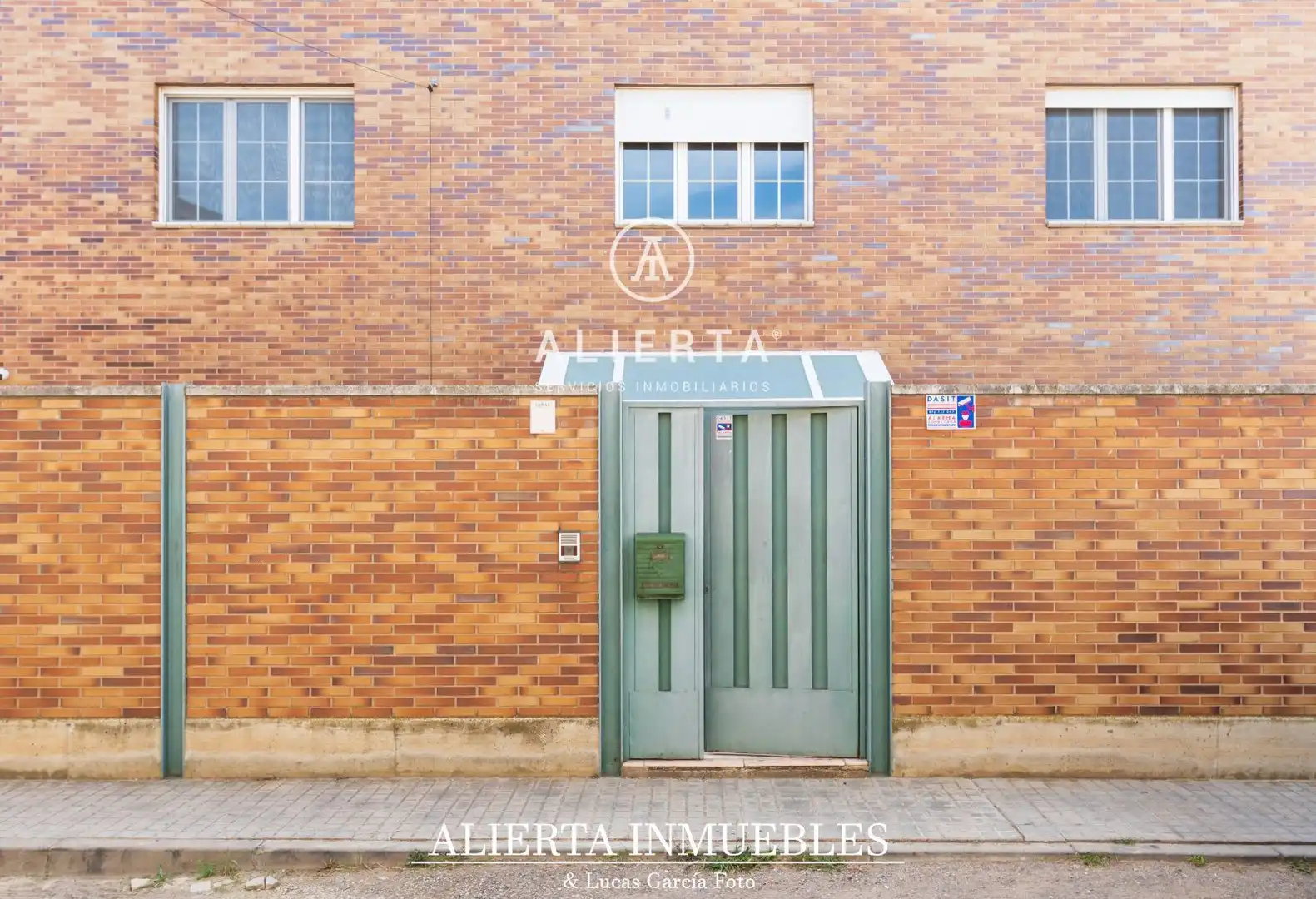 Exterior view of Houses for rent in Zaragoza  with Air Conditioner, Heating and Storage room