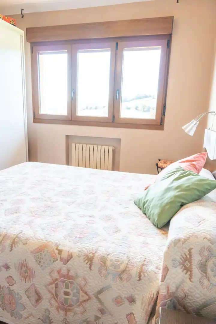 Dormitori de Casa o xalet en venda en Gijón  amb Calefacció, Jardí privat i Terrassa