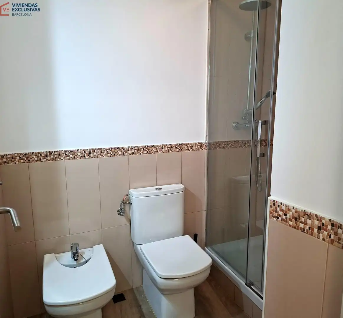 Bany de Casa o xalet en venda en Sant Just Desvern amb Aire condicionat, Calefacció i Jardí privat