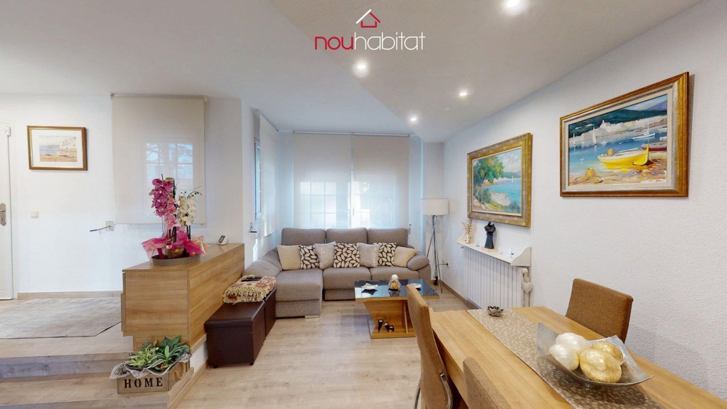 Sala d'estar de Casa adosada en venda en Palamós amb Aire condicionat, Calefacció i Terrassa
